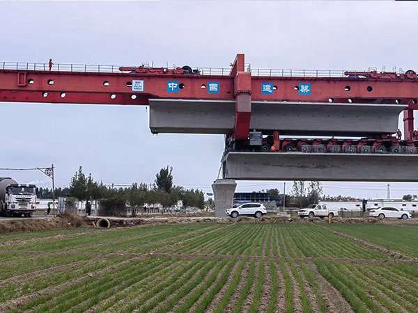 南京900高鐵架橋機機