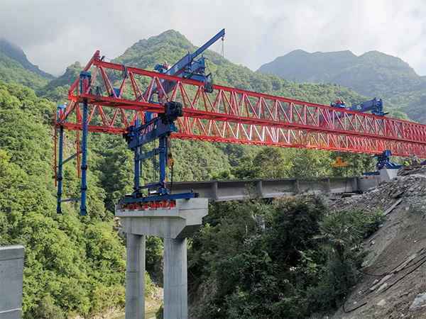前導梁架橋機